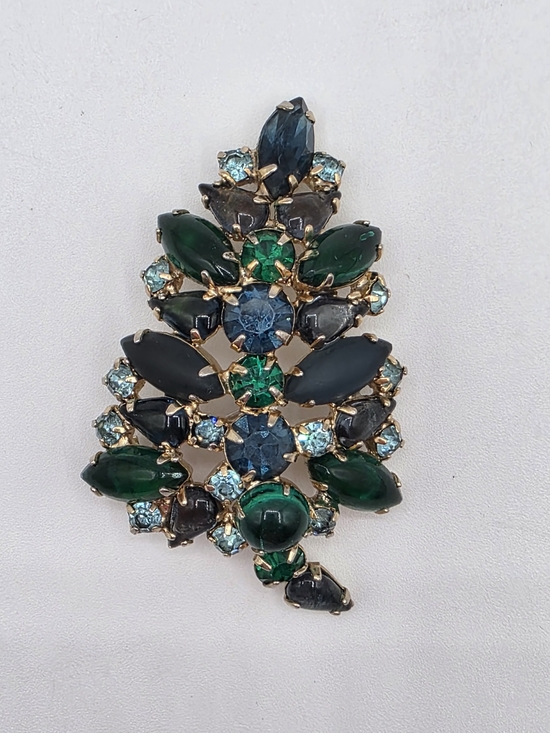 KARU ARKE Inc. Jewelry - Vintage KARU ARKE Inc. Emerald & Teal Crystal Leaf Brooch
